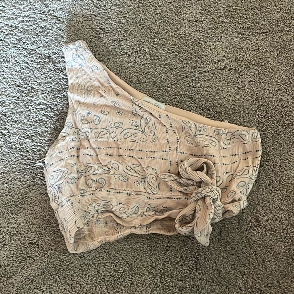 South moon under dropped off the shoulder top